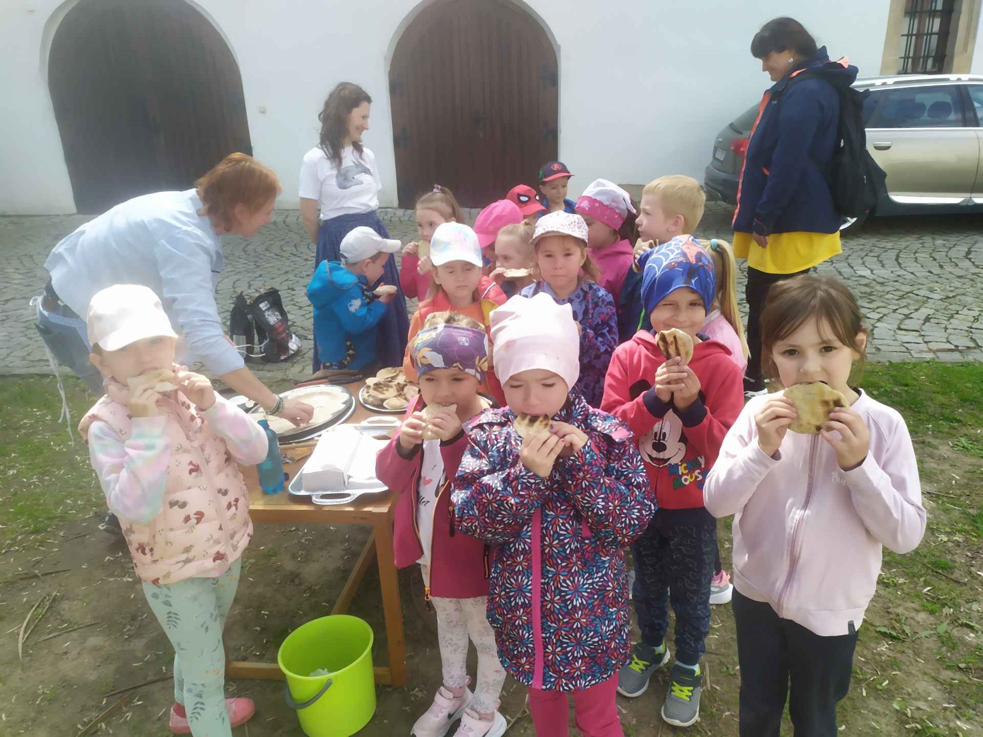 Broučci na návštěvě vzdělávacího programu "Jak se peče chleba"