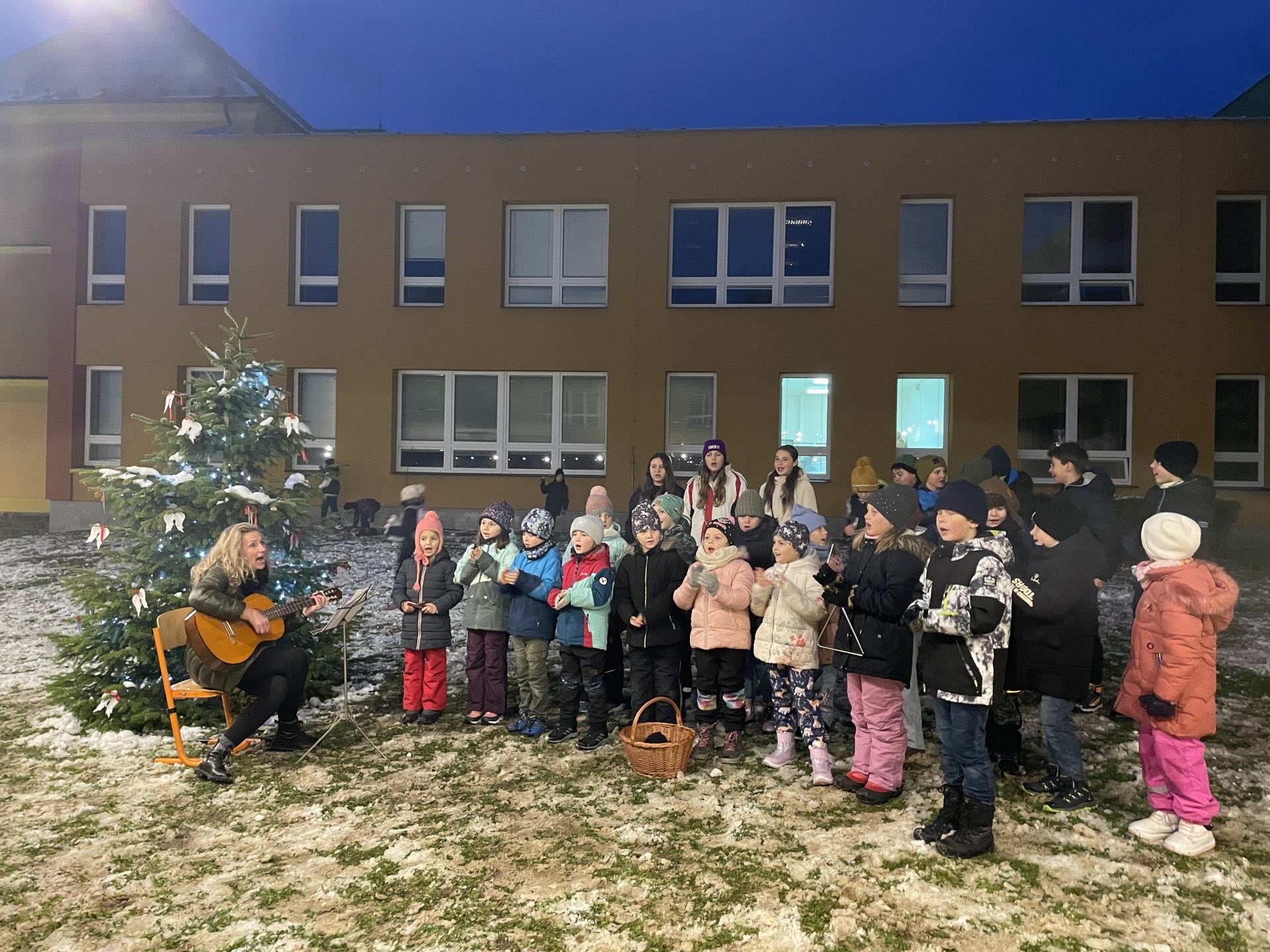 Vánoční jarmark 2025 přinesl do školy sváteční atmosféru